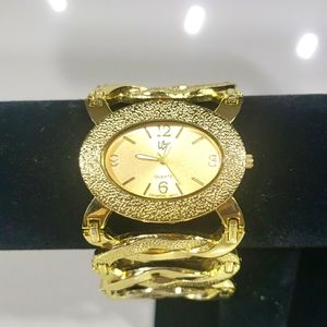Singapore Movt Beautiful Watch ⌚ /Gold Ton & Stones